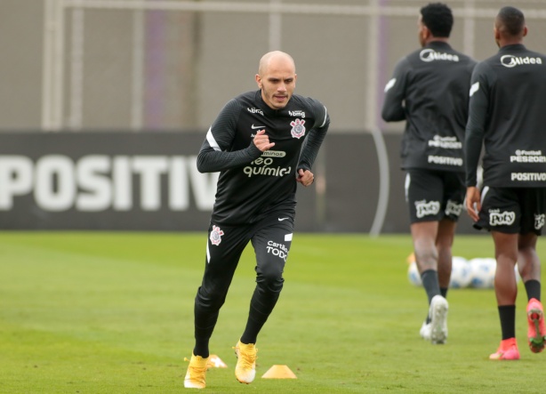 Lateral F�bio Santos completou 250 jogos com a camisa do Corinthians no �ltimo domingo