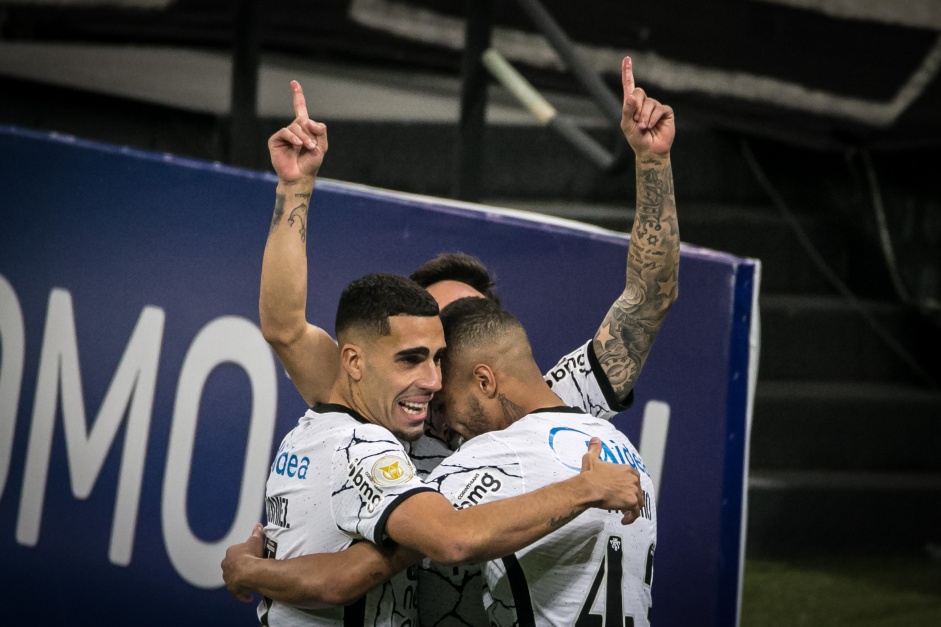 Corinthians bateu o Sport nesta quinta-feira