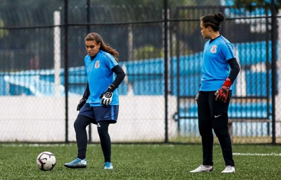 Frequentemente com o elenco profissional, Isa Cruz  uma das atletas e defender o Corinthians no Brasileiro Feminino Sub-16