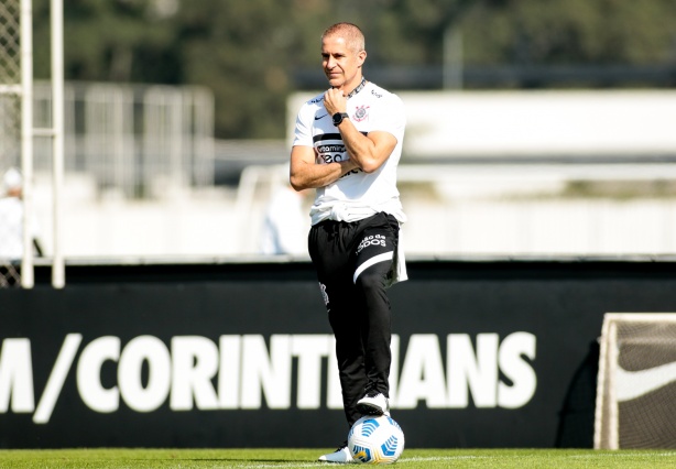 T�cnico Sylvinho finalizou os trabalhos focados na partida contra o Fluminense