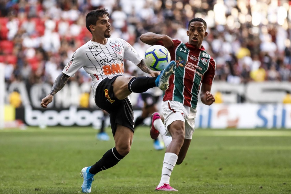 Corinthians enfrenta o Fluminense neste domingo