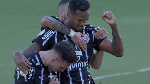 Jô se isolou como maior artilheiro do século XXI no Corinthians