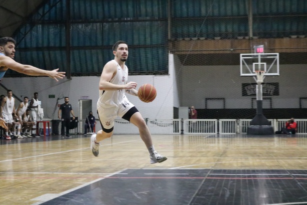 Tim�o venceu o Pindamonhangaba em jogo equilibrado