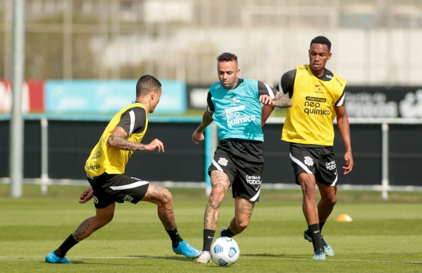 Luan foi a novidade no treino desta segunda-feira; meia se recuperou de tendinite no adutor da coxa direita