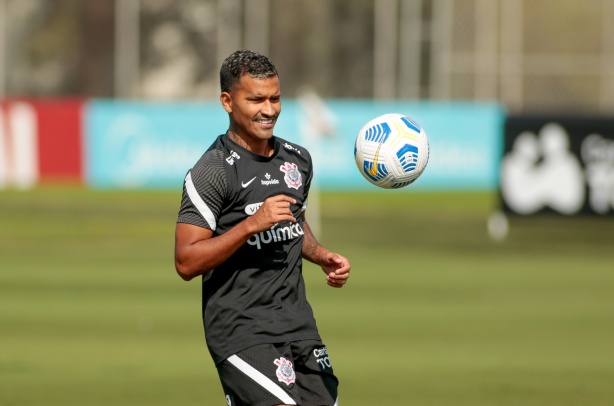 Marquinhos voltou ao Corinthians e j� se juntou ao elenco nesta segunda-feira