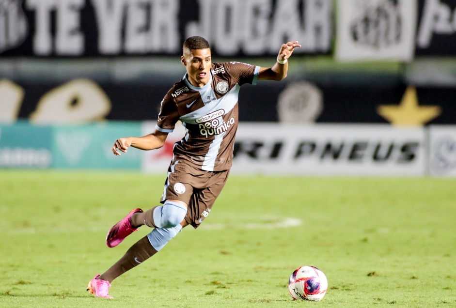 Rodrigo Varanda em ao contra o Santos, no ltimo dia 25 de abril, na Vila Belmiro; ltima partida do atacante pelo Corinthians