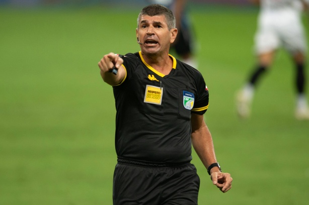 Juiz � velho conhecido da torcida do Corinthians