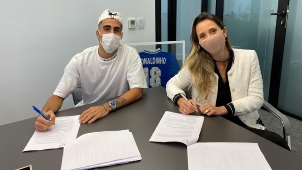 Gabriel fechou parceria com R9, empresa ligada a Ronaldo Fen�meno