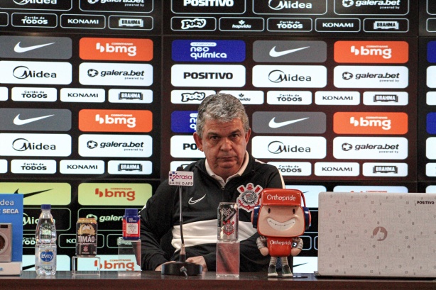 Carlos Brazil foi contratado em junho deste ano, mas deixou o cargo para retornar ao Vasco neste mês