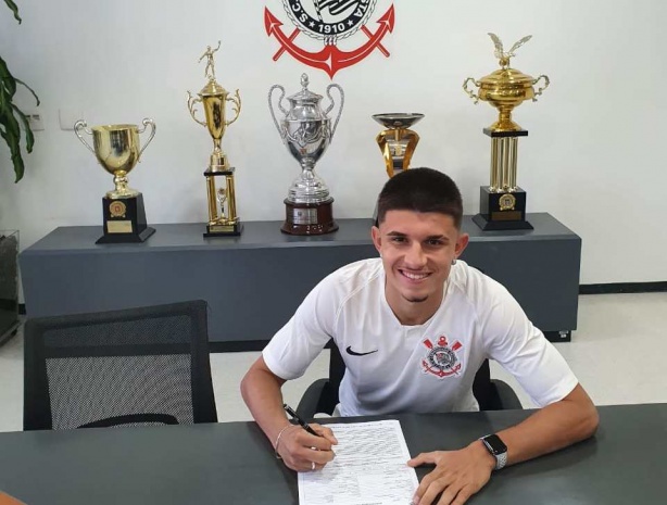 Léo Mana renovou seu vínculo com o Corinthians
