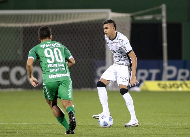 Cantillo sofreu entorse no tornozelo e ser� reavaliado