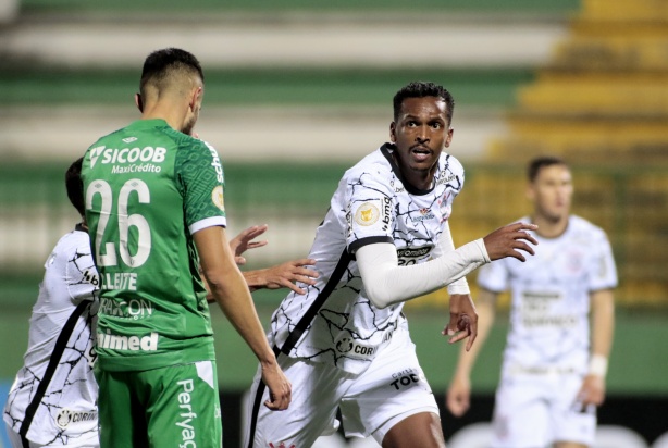 Jô marcou mais um gol no Campeonato Brasileiro