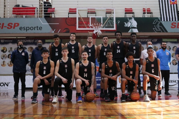 Técnico da equipe de basquete do São Paulo comenta sobre