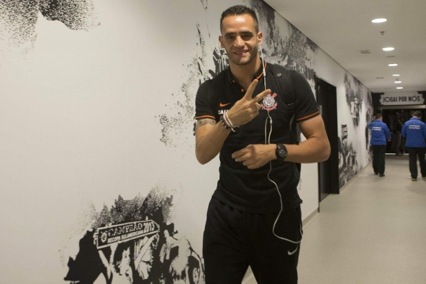 Renato Augusto defendeu o Corinthians entre 2012 e 2015