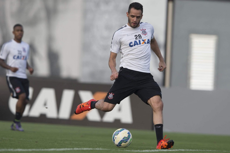 Renato Augusto pode voltar a defender o Corinthians em breve