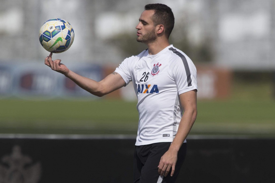 Renato Augusto foi anunciado oficialmente no Corinthians depois de quase seis anos longe do clube