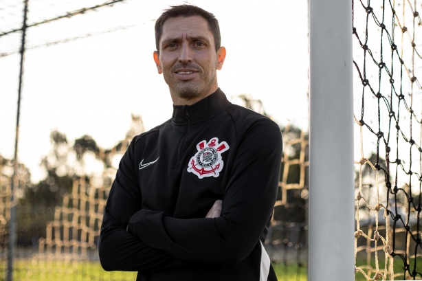 Diogo Siston estreou como técnico do Corinthians Sub-20 em vitória contra o Cruzeiro