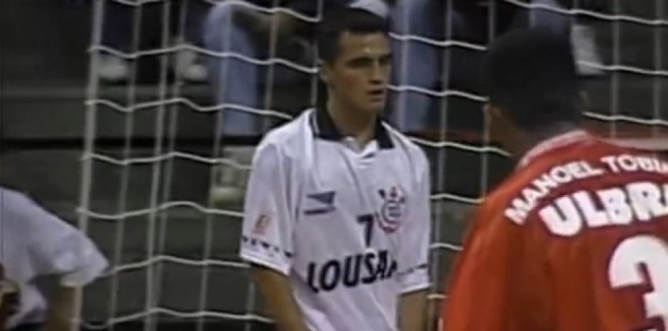 Falco em quadra pelo Corinthians na primeira edio da LNF em 1996