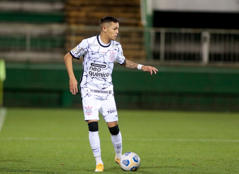 Adson marcou pela primeira vez como profissional do Corinthians