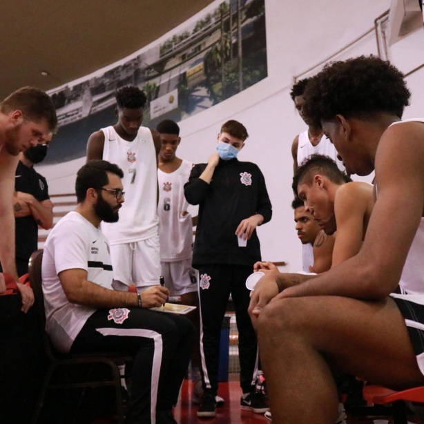 Corinthians tem 100% de aproveitamento na LDB