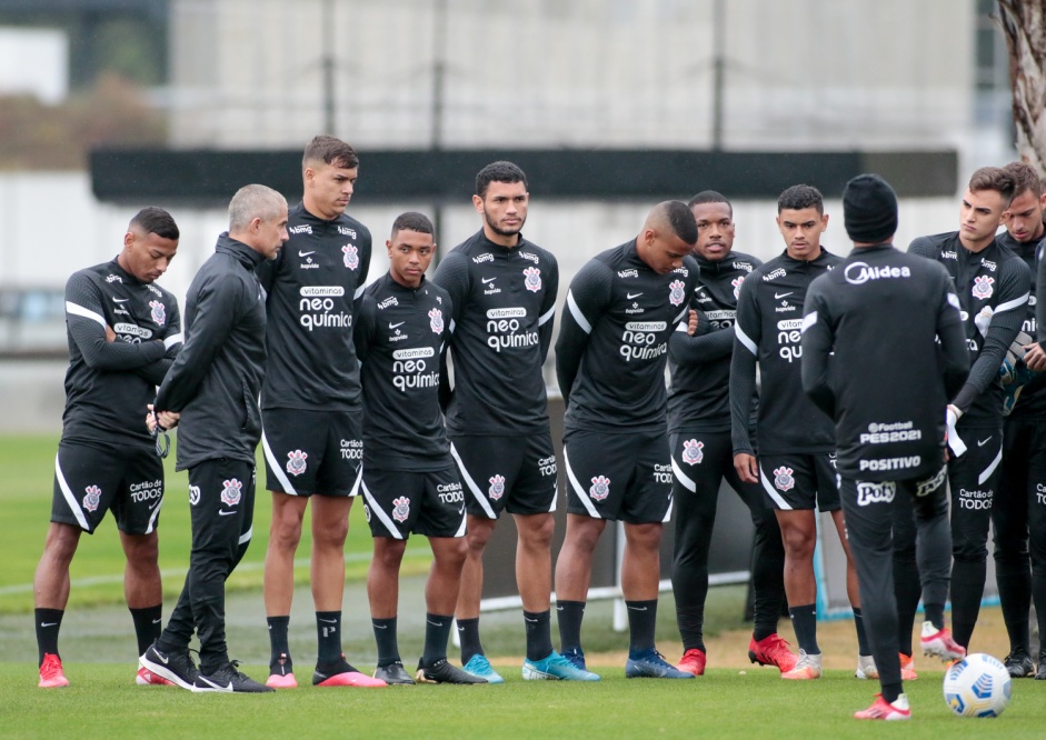 Jogadores do elenco Sub-20 do Corinthians participaram de treino coletivo nesta quarta-feira