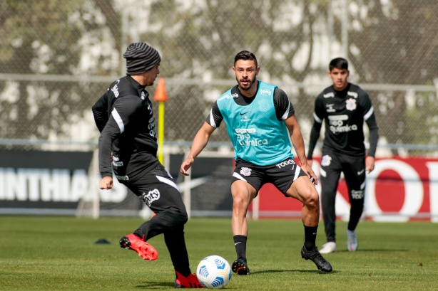 Giuliano mais uma vez treinou no gramado com os companheiros e fica perto do seu melhor condicionamento