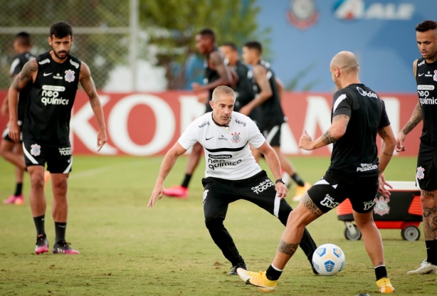 Situa��es de Sylvinho e Luan foram esclarecidas por Duilio