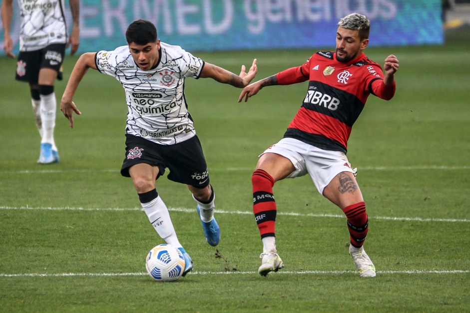 Araos entrou na segunda etapa de Corinthians x Flamengo