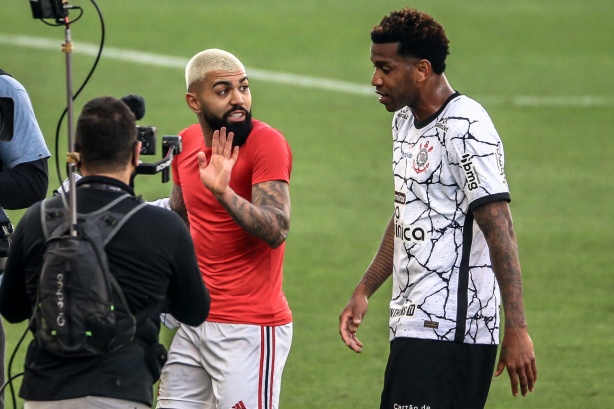 Gil discutiu com Gabigol na saída do intervalo