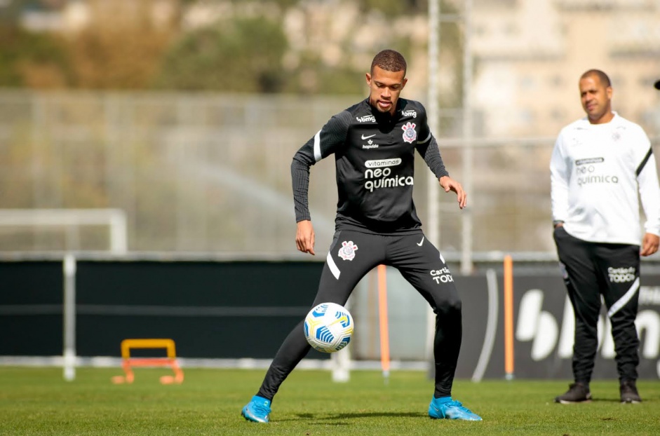 Zagueiro Joo Victor encontrar torcida do Corinthians pela primeira vez no profissional na semana que vem