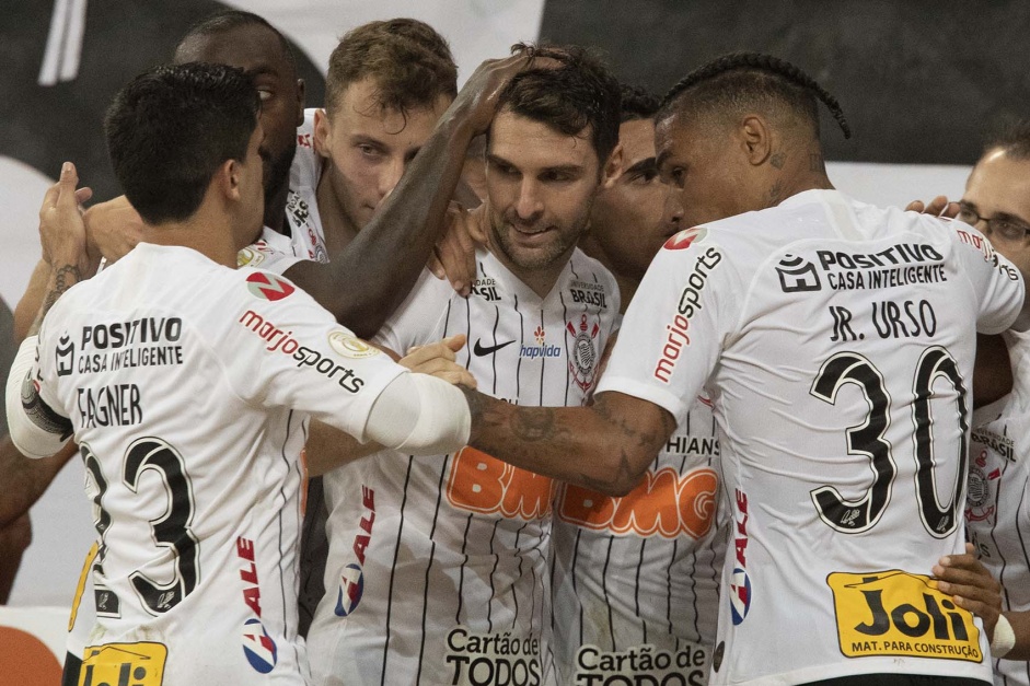 Boselli e Jnior Urso marcaram na vitria do Corinthians contra o Gois