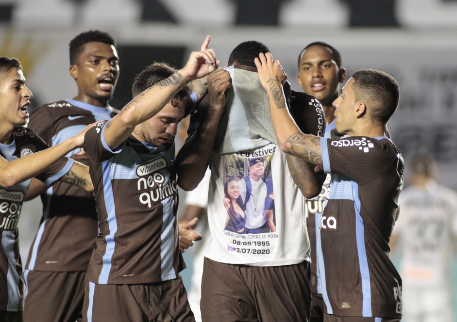Raul Gustavo fez seu primeiro gol pelo Corinthians na ltima partida contra o Santos