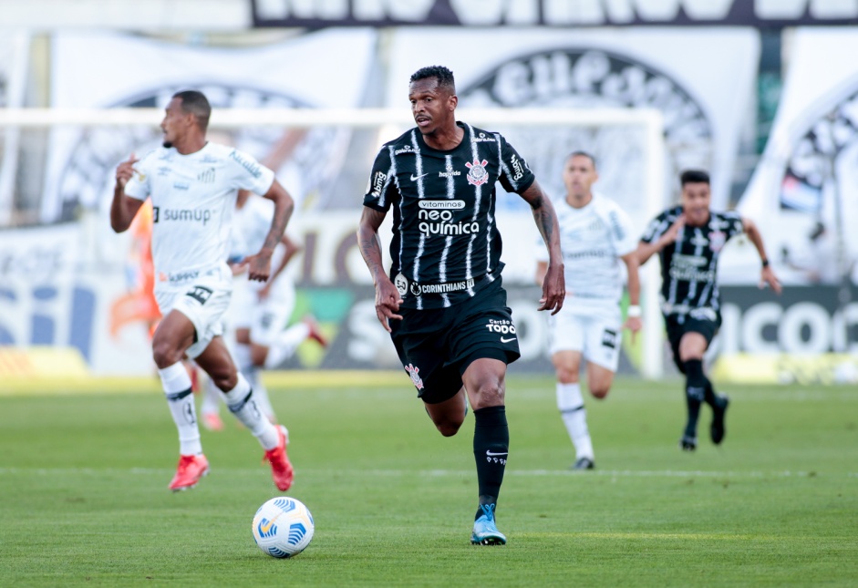 J no marca gol pelo Corinthians h cinco jogos; centroavante permaneceu em campo em quatro e saiu apenas trs minutos no quinto