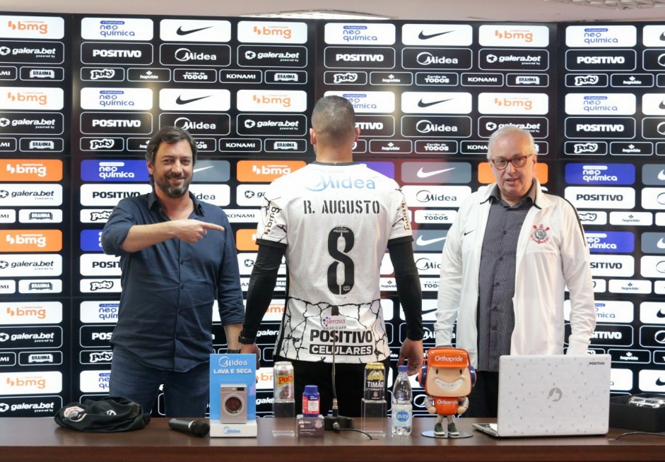 Renato Augusto usar a camisa 8 no Corinthians em sua nova passagem