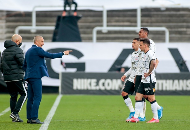 Corinthians vai para a quarta partida dentro do prazo de sete jogos estabelecido por Du�lio