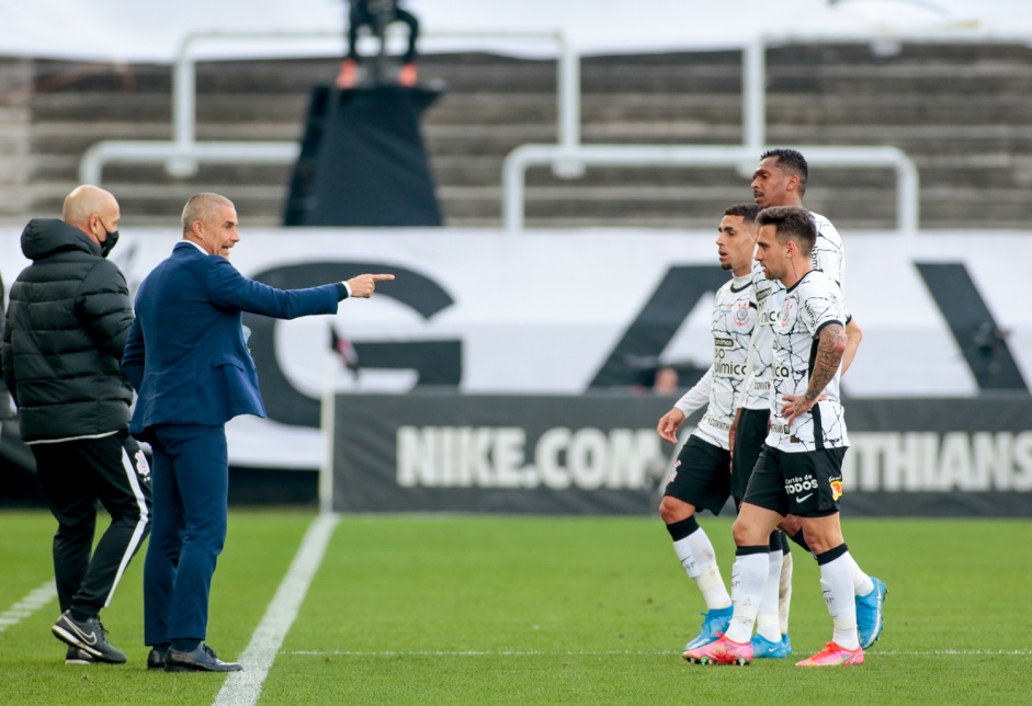 Corinthians vai para a quarta partida dentro do prazo de sete jogos estabelecido por Dulio