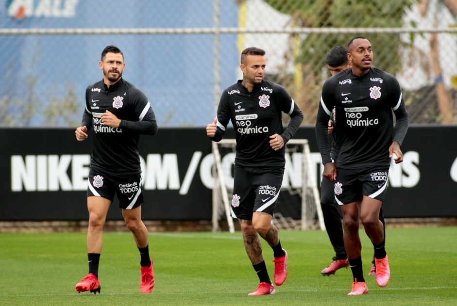 Elenco do Corinthians voltou a treinar no CT Joaquim Grava; Giuliano e Renato Augusto participaram normalmente