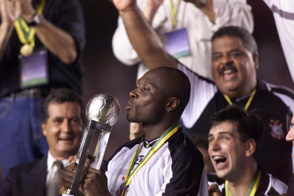 Rincn foi capito do Corinthians no Mundial de 2000