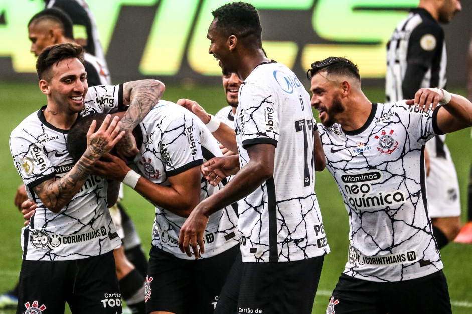 Renato Augusto reestreou pelo Corinthians e marcou o terceiro gol da equipe na vitria diante do Cear