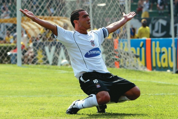 Último gol de Tevez pelo Corinthians completa 15 anos; argentino