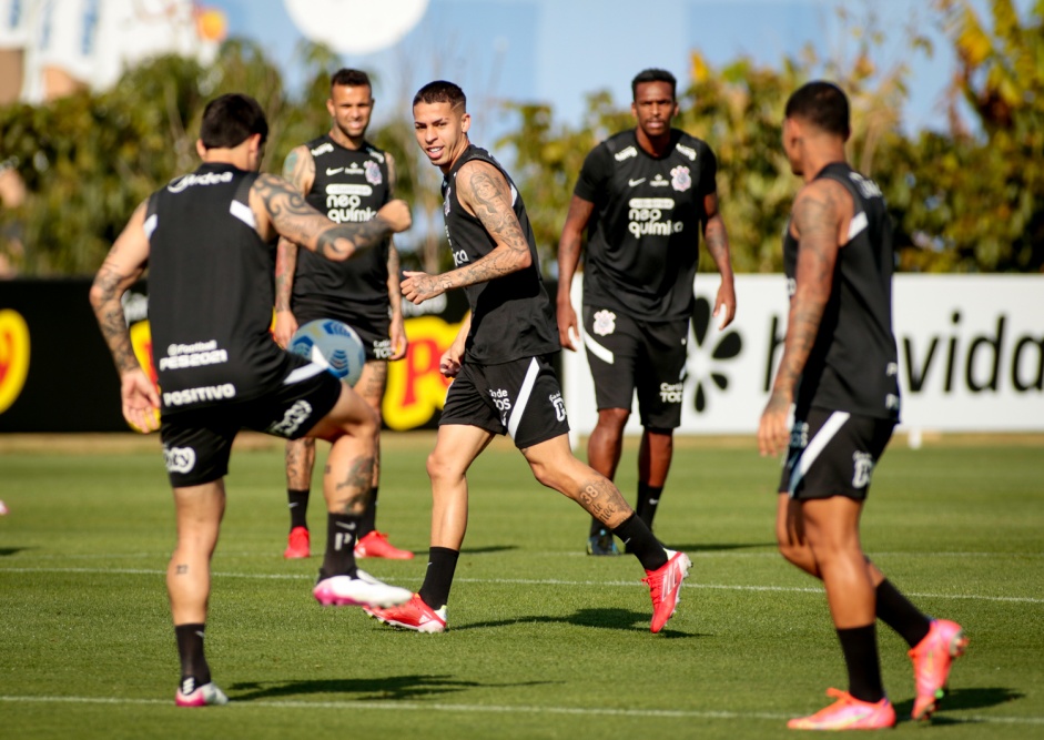 Corinthians teve mais uma tarde de treinos de olho no jogo contra o Athletico