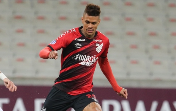 Richard n�o pode jogar contra o Corinthians por ainda pertencer ao clube