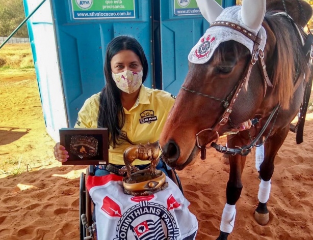 Andreia Lima faz rifa com a camisa do Corinthians para pagar competi��es e seletivas