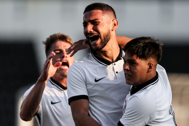 John Kléber comemora seu primeiro gol como jogador do Corinthians