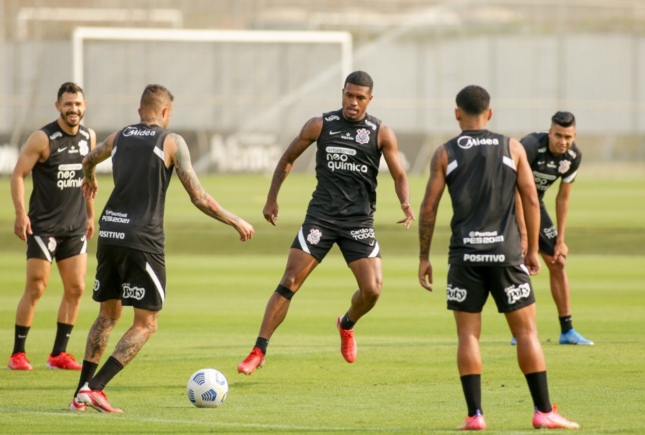 O Corinthians voltou a treinar na tarde desta quinta-feira