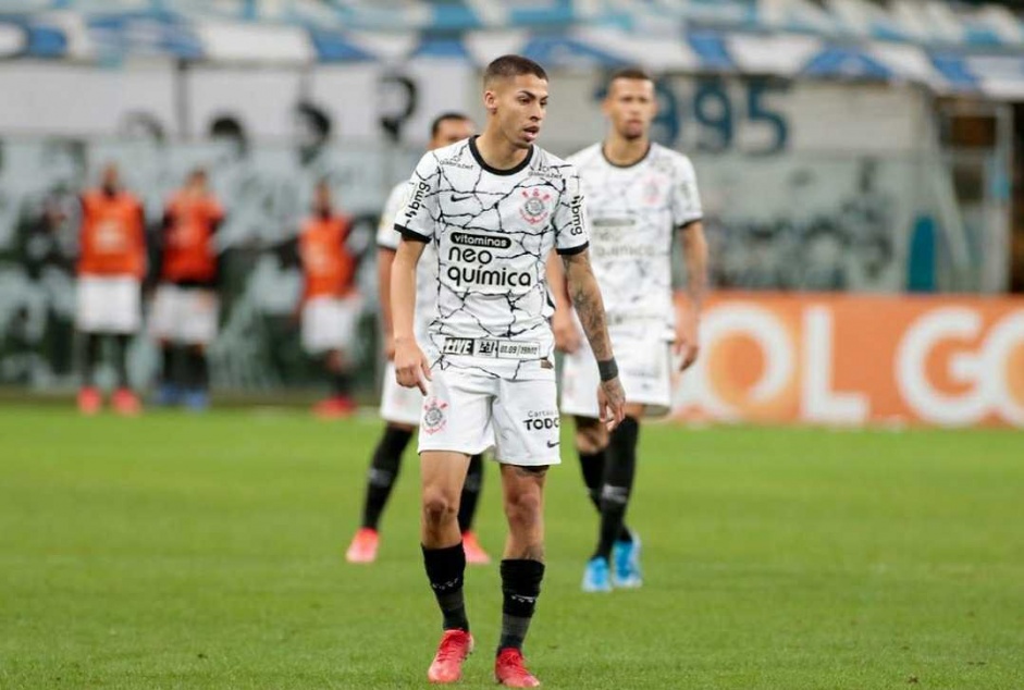 Gabriel Pereira jogou sua primeira partida com Sylvinho