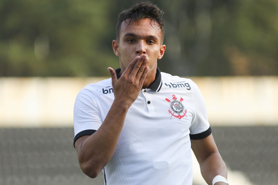 Giovane fez o gol da vitria do Corinthians