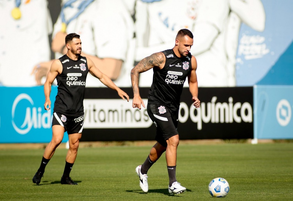 Giuliano e Renato Augusto foram os dois primeiros reforos do Corinthians na temporada e j tm feito diferena para o time