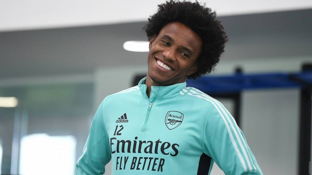 Arsenal oficializou a rescisão de contrato com o meia Willian