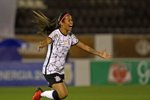Vic Albuquerque desbanca duas jogadoras do S�o Paulo e uma do Palmeiras e vence premia��o da oitava rodada do Paulist�o Feminino